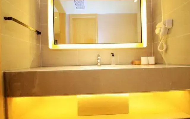 Quanji Hotel (Wuhan Hankou Railway Station Xingye Road Branch)