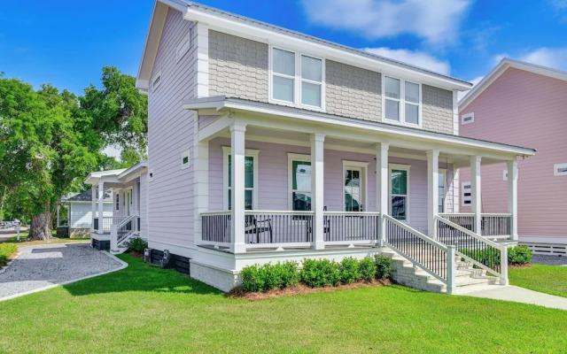 Walk to Pass Christian Beach: Stunning Family Home