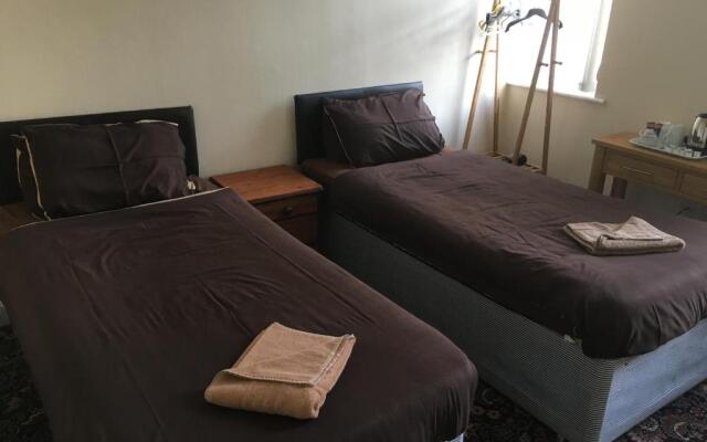 Castle Lodge Guest House 86 88 Sheil Rd L6 3af