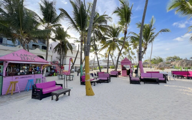 AVENTURA STUDIOS - POOL and BEACH CLUB