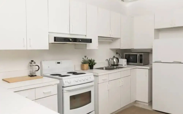 Central Toronto 2 Bedroom Flat