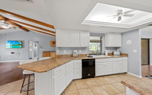 Sunset Palms Dockside Retreat