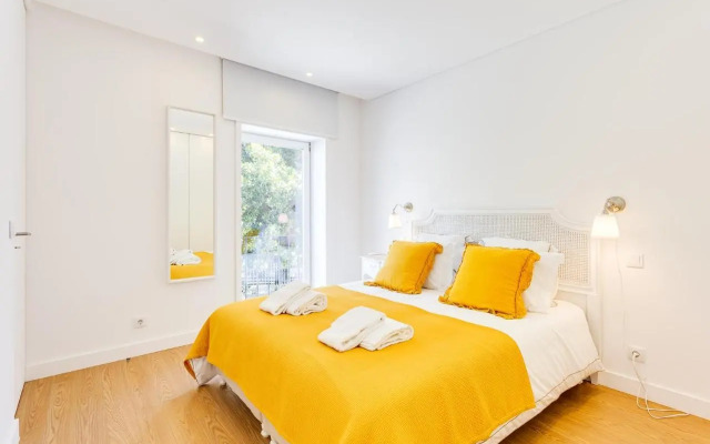 Wood Premium Downtown Apartment by DA'HOME