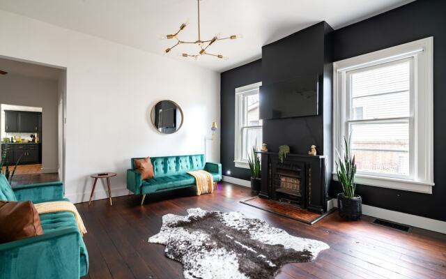 NEW Luxe Pet Friendly Free Parking Downtown