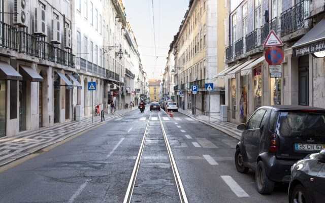 ALTIDO Classic 2BR Apt in Baixa w/balcony in Baixa, close by Rossio subway