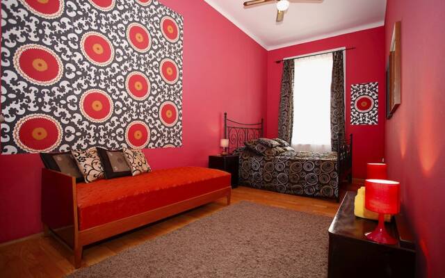 Chic Tarragon Apartments