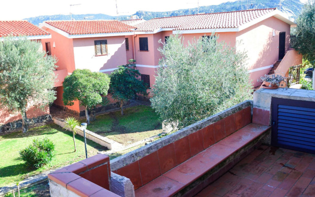 Apartment in Cannigione with garden