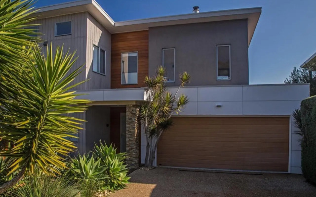 Saltwater Breeze Retreat