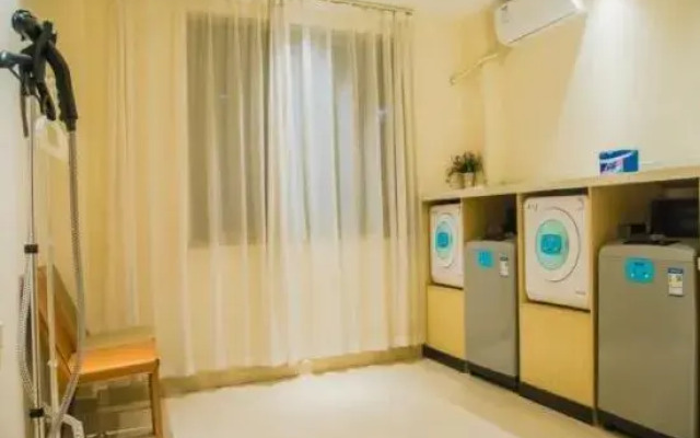 City Comfort Inn Hotel (Wuzhou Sanlong Avenue Government Affairs Center)