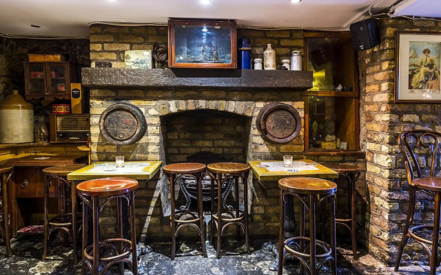 The Uppercross House Hotel