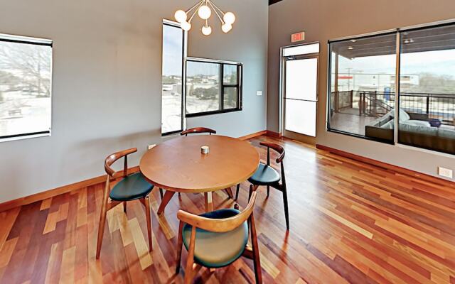 Hip 2nd-Story Studio Apts