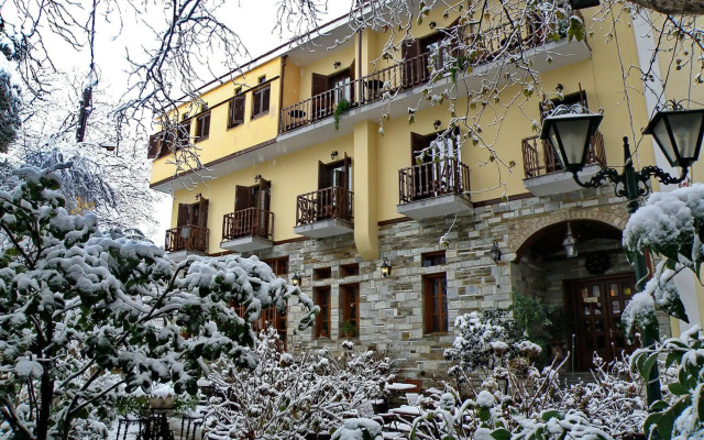 Pelias Hotel
