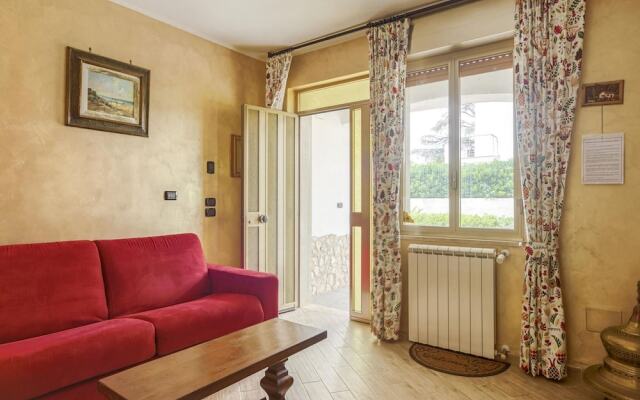 Traditional Holiday Home in Fontane Bianche With Pool