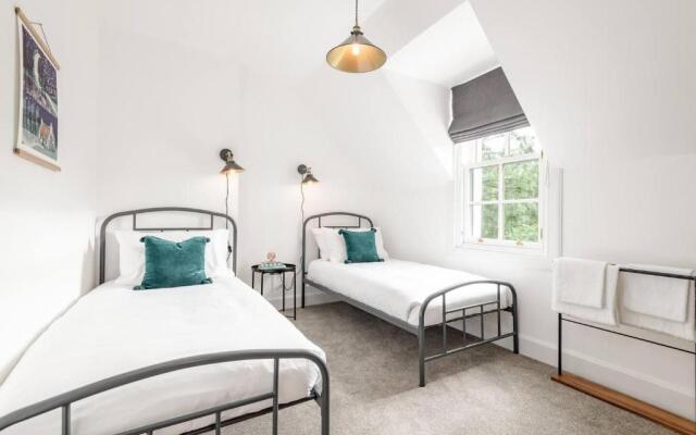 Captivating 4-bed House in Killin