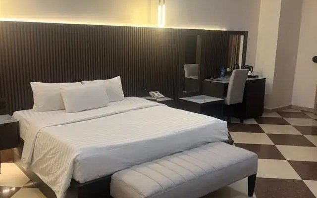 Nippon Grand Hotel and Apartment