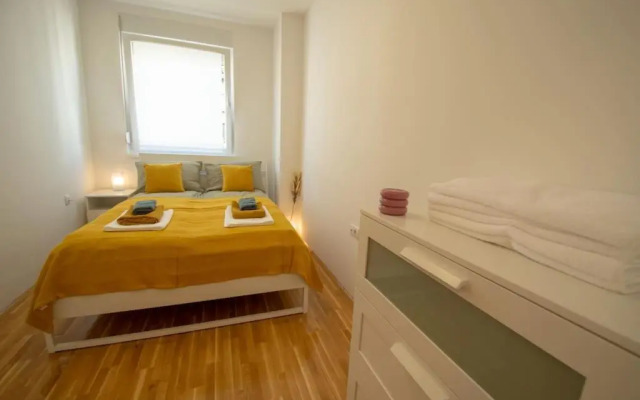 White Fields-Central 2-bdrm apartment with parking