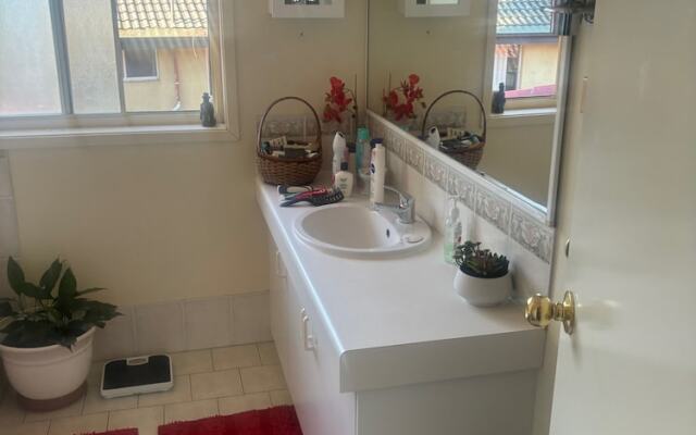 Lakeside Manor 2 Private Bedrooms with amenities