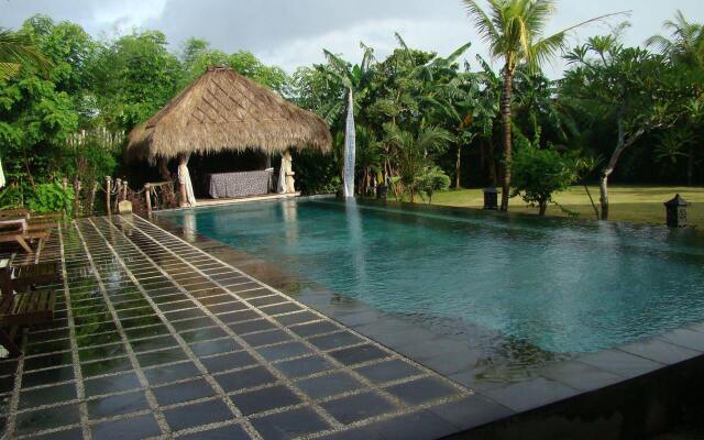 Flower Bud Bungalow
