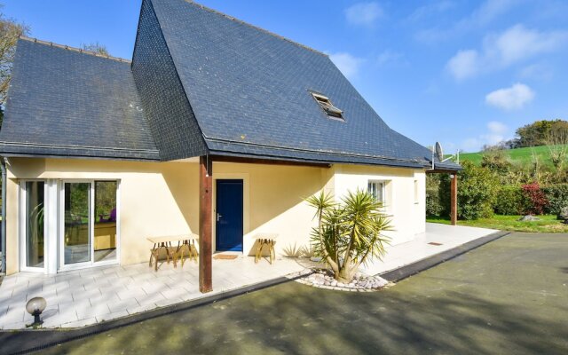 Beautiful Holiday Home With Large Garden In Brittany 1 Km From The Beach