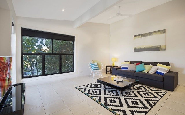 Minutes Walk to Peregian Beach and Surf! - Unit 1/28 Pelican Street – Guest Rooms – Peregian Beach