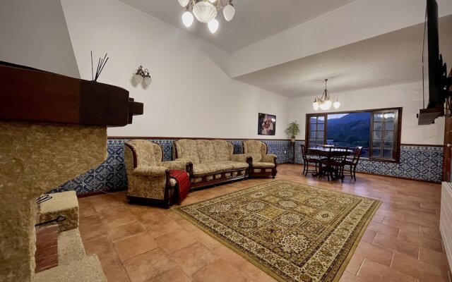 Villa Bouro - Stunning 4-bed Villa Near Geres
