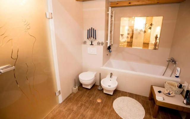 Angel's Nest Apartment