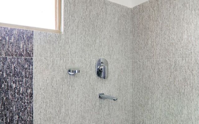 Oyo 38068 Sankar Residency