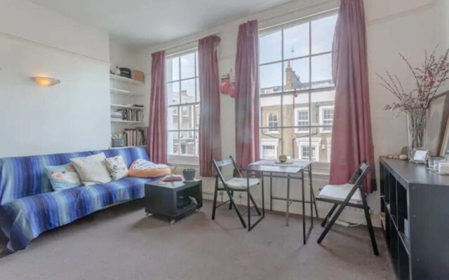 Lovely Victorian Flat for 6 in Stoke Newington