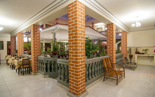 La Colmena Hotel