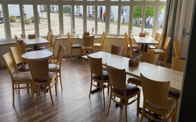 Caledonian Hotel