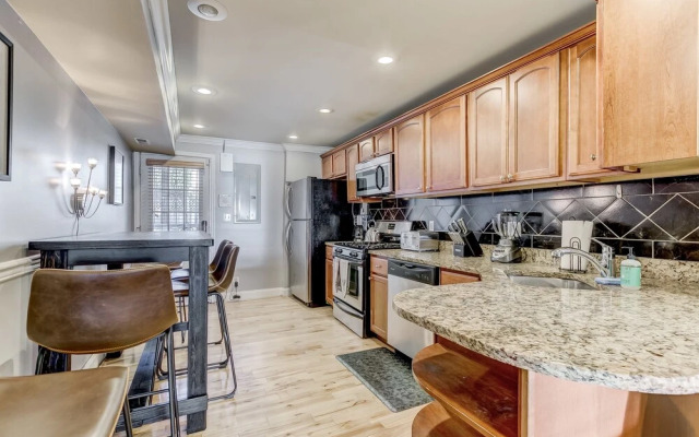 Upscale Home W/rooftopdeck&parking Near Stadiums