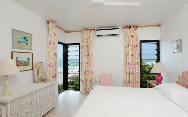 Oceanfront Elegance: Lovely Home With Views