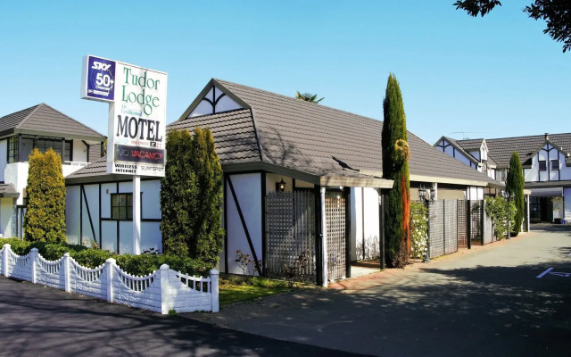 Tudor Lodge Motel