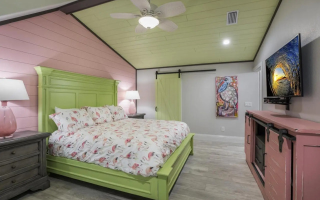 Snook Lookout - 211 Oak Ave