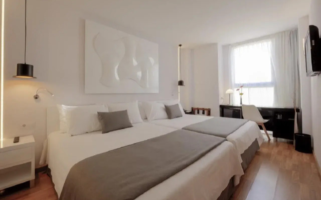 Отель Evenia Rocafort