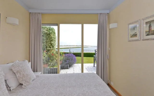 Modern Furnished Detached Bungalow, Located on the Marina