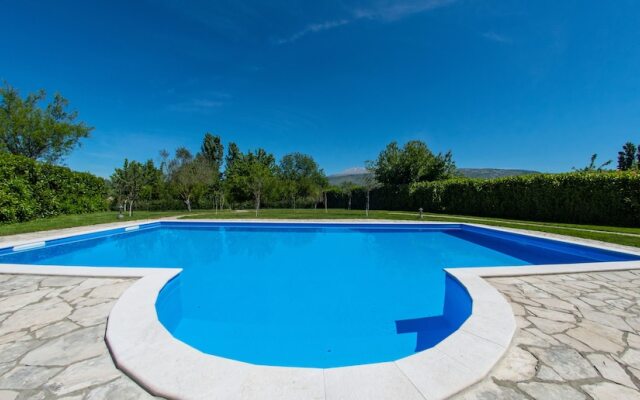 Frida Luxury Beachfront Villa