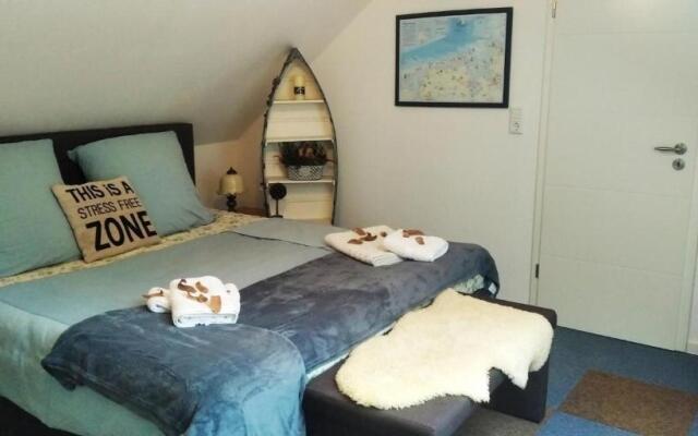 Cinta Ferienhaus 53°35'N 7°11'O