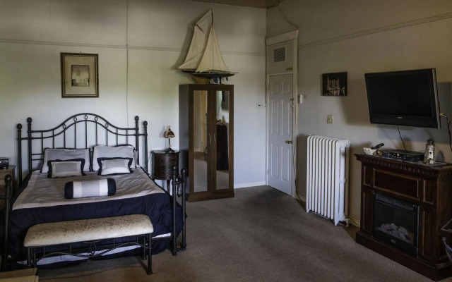 Canalside Restaurant, Inn & Kitchen store