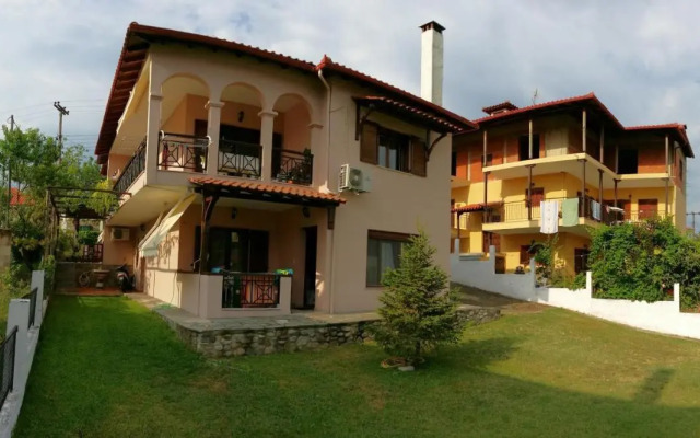 Voula Kourbeti Apartments