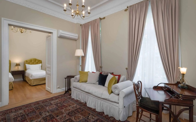 Noble Suites