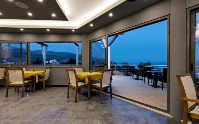 Ark Beach Hotel