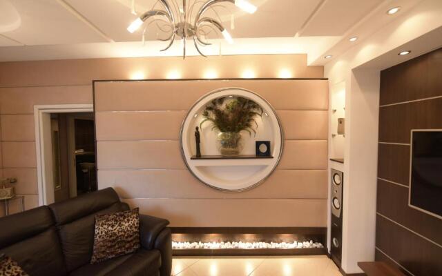 H & V Residence - Bungalow Apartment