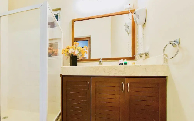 Room in B&B - Deluxe Family Comfort Balcony Room With Pool Playacar Ii