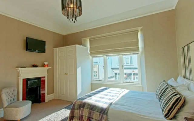 Monties Guest House