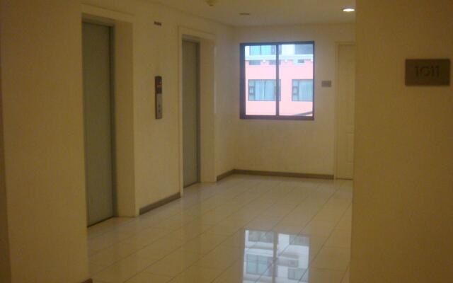 OYO 769 Poblacion Suites Polaris