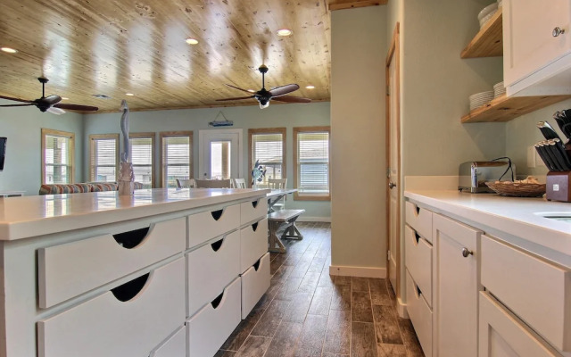 Seahorse Shanty OV32