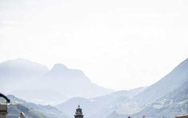 Mimosa Goldenstern Residence