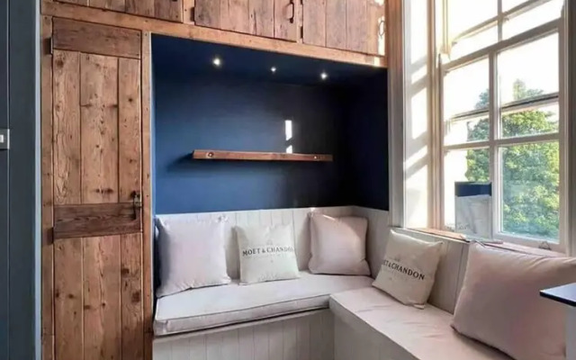 Luxury 3 Bedroom Penthouse w Massive Roof Terrace