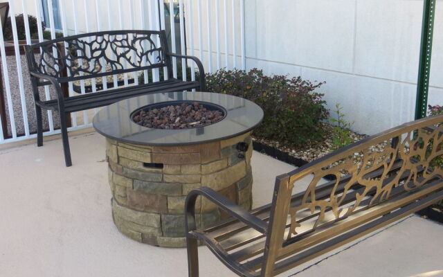 Microtel Inn & Suites By Wyndham Stockbridge/atlanta South